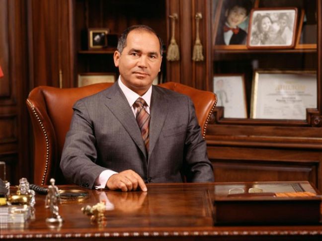 “Bank Respublika”nın sahibi milyader Fərhad Əhmədovu partnyor qismində görmək istəyir 