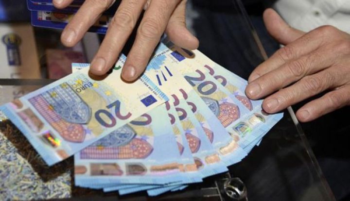 İtaliyanın dövlət borcu rekord həddə çatıb