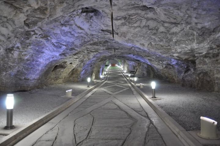 Yerin 1500 metr dərinliyindən çıxarılır, emal edilir, satışa verilir  