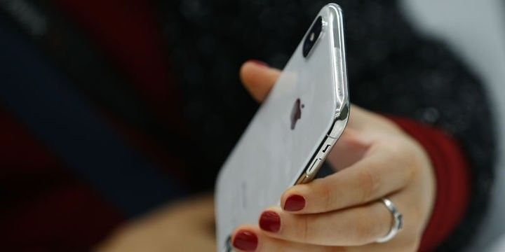 Apple iPhone-ları yavaşlatdığı üçün üzr istəyib