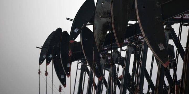 ABŞ-da qazılan neft quyuları azaldı, neft qalxdı