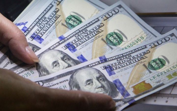 Hərracdan sonra banklarda Dollar düşməyə başladı