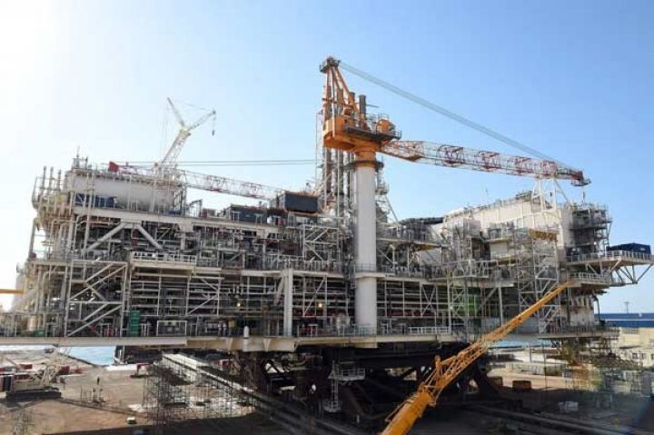 Şahdəniz 2 platformalarının birinci üst tikililəri dənizə yola salındı