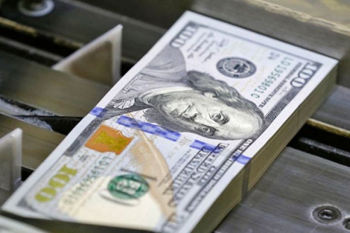 Banklarda Dollar ucuzlaşmaqda davam edir 