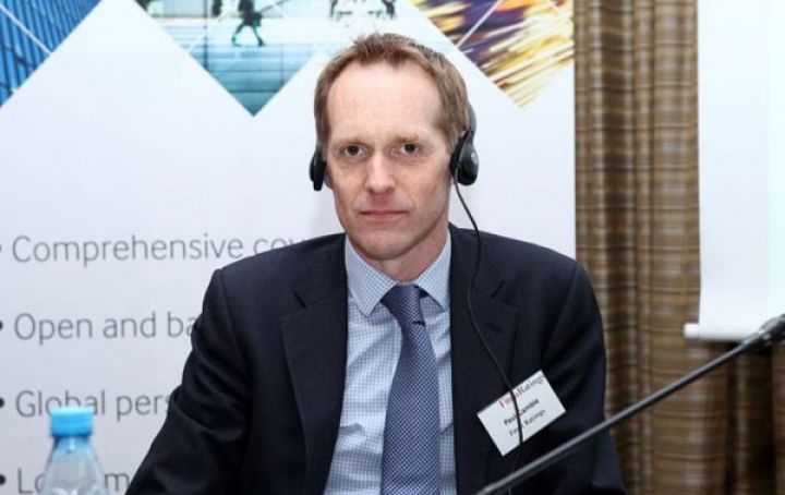 "Fitch": Manata inam mütləq bərpa olunmalıdır 