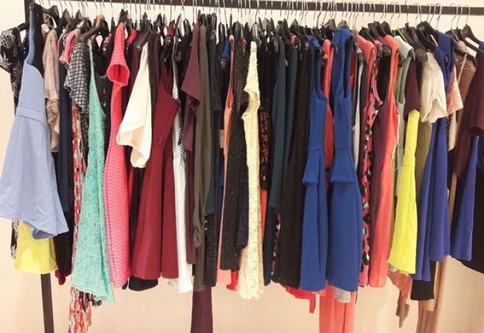 Bakıda maşın bazarında geyim mağazası açılacaq