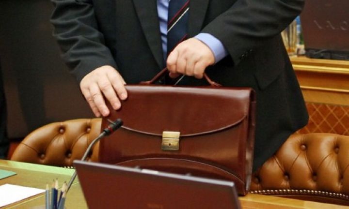 Dövlət Xidmətinin 5 vəzifəli şəxsi işdən çıxarıldı