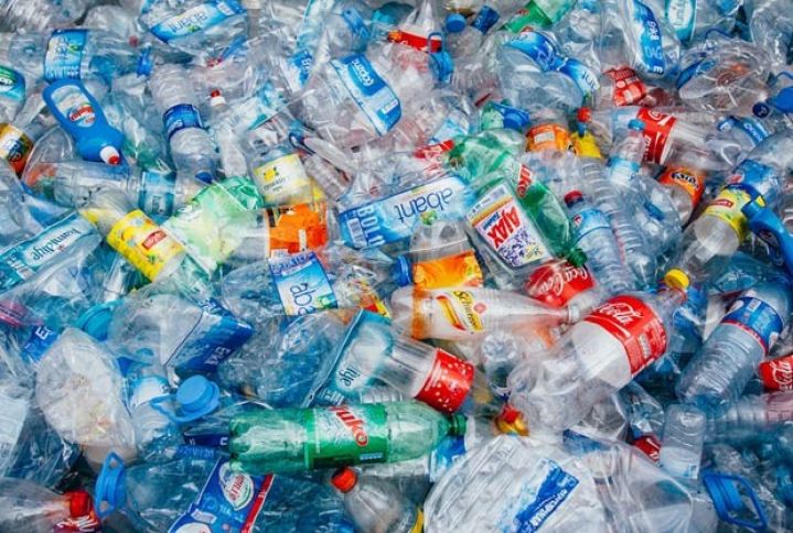 Plastik qabların toplanması və çeşidlənməsi üçün konteynerlər yerləşdiriləcək