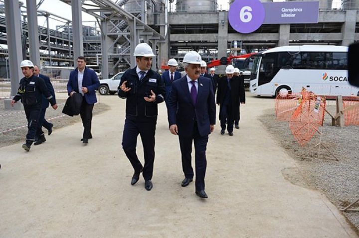 SOCAR-ın prezidenti Sumqayıtda zavodları gəzib, müşavirə keçirib