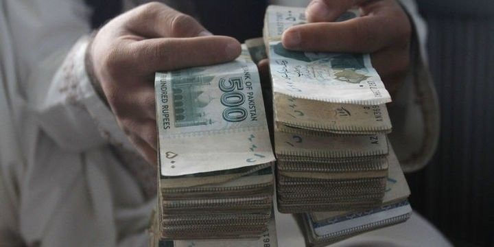 Pakistan devalvasiyaya getdi