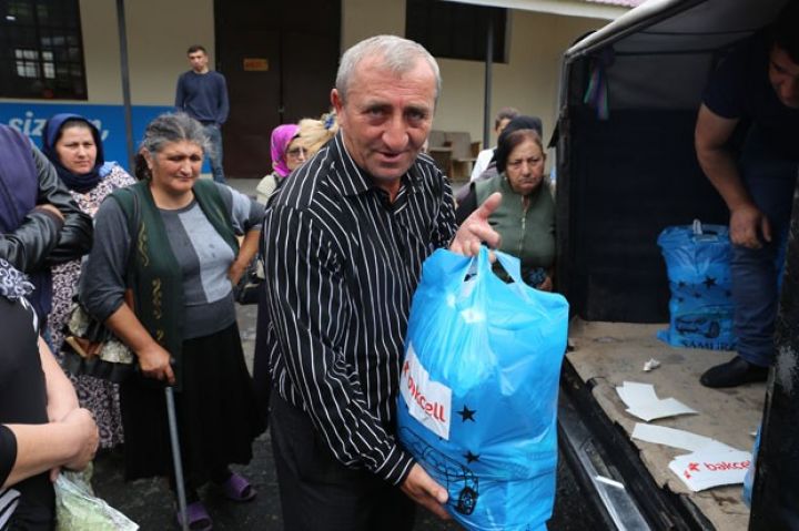 "Bakcell" şirkəti təbii fəlakətdən zərər çəkmiş bölgələrin sakinlərinə dəstək göstərib