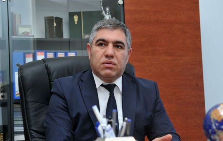 İqtisadçı 200 manatlıq əskinasın dövriyyəyə buraxılmasını tənqid edib