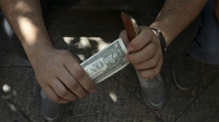 İranda əhali "qara bazar"a axın edib - BU DƏFƏ DOLLAR SATMAQ ÜÇÜN