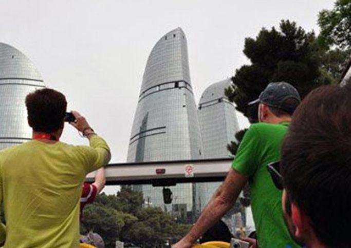 2 ayda Azərbaycanda kartla 174 milyon manat xərcləyiblər