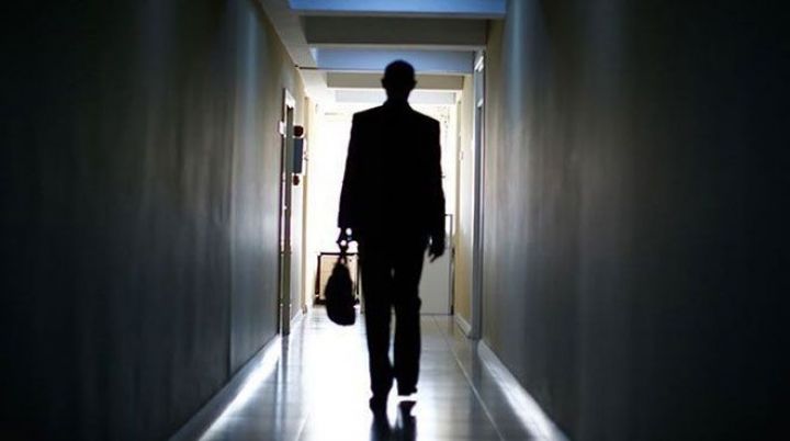 Direktor müavin, müavin isə direktor olub 