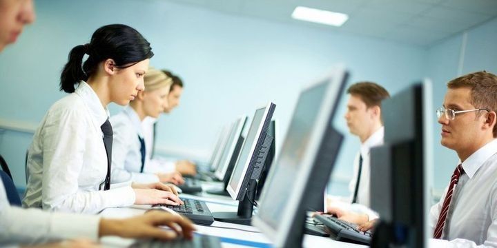 Korporativ kreditlər üzrə mütəxəssis tələb olunur - MAAŞ 700 AZN + bonus