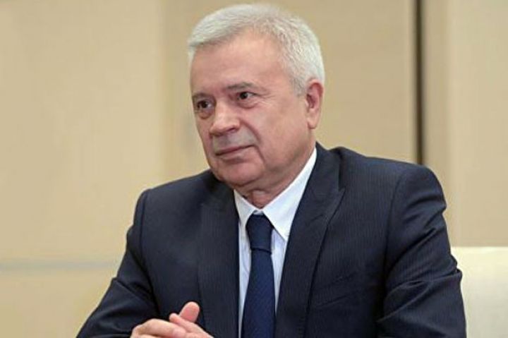 Azərbaycanlı milyarder Bakıya gəlir