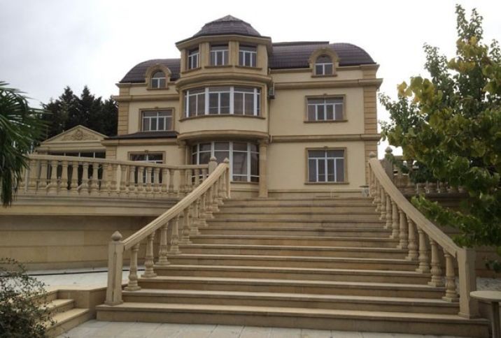 Deputat, banka borca görə VİLLASINI İTİRİB