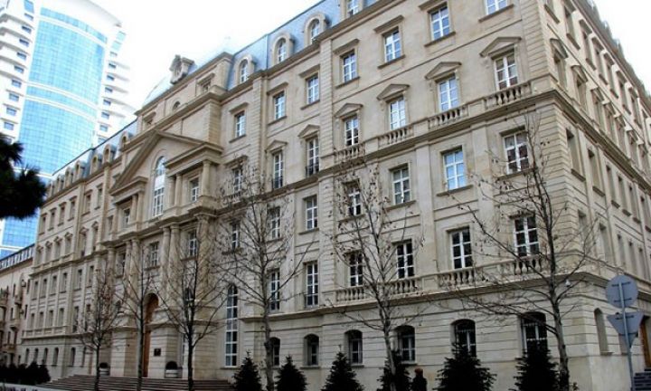 Maliyyə Nazirliyinin aparat rəhbəri təqaüdə göndərilib