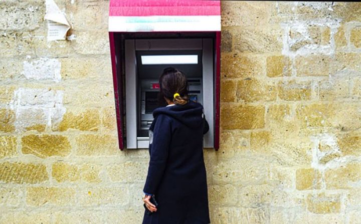 Orta aylıq maaş 720 manatı keçib