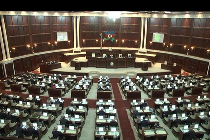 Milli Məclis 21 məsələ üçün toplaşır