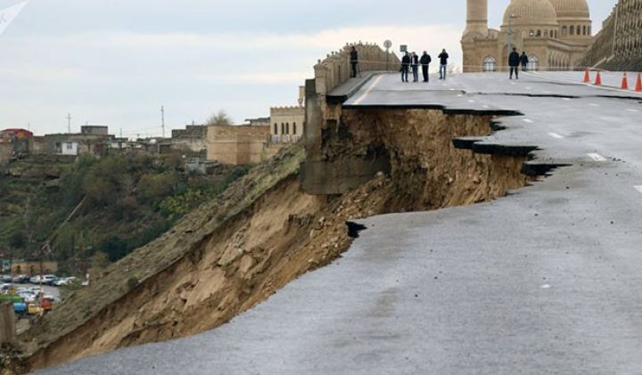 Rəhbər şəxslər yenidən “Bibiheybət”də sürüşmə olan əraziyə baxış keçiriblər