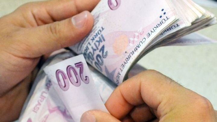 Türkiyədə dolların məzənnəsi 7 Türk lirəsinə yaxınlaşdı
