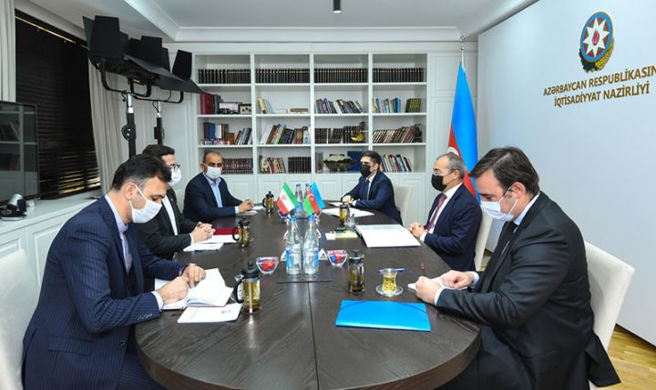 İqtisadiyyat naziri İranın səfiri ilə görüşdü