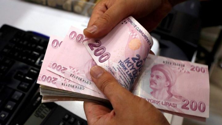 Dollar 10 türk lirəsi oldu