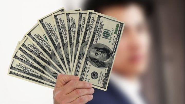 Azərbaycanda nağd xarici valyutanın alqı-satqısı azalıb