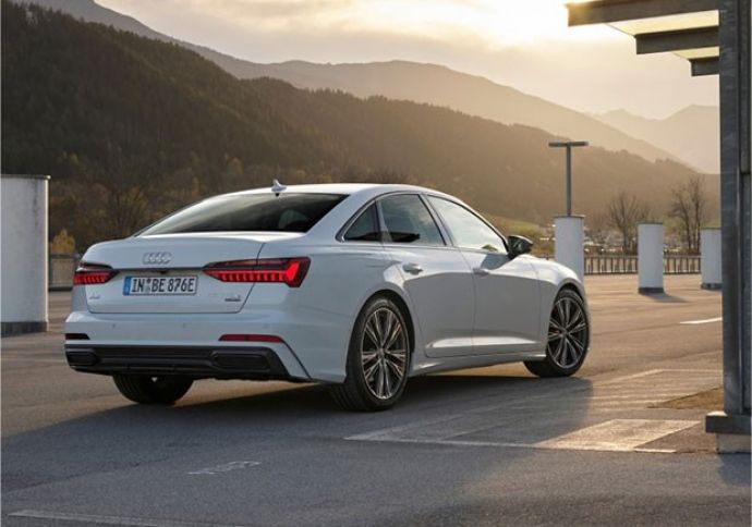 <p><a href="https://www.audi.az/az/models/a6_new" target="_blank" <font color=red>Həm eleqant, həm də idmansayağı biznes sedan</font><p>