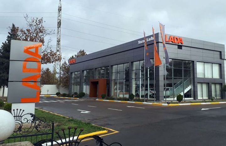 Lada-nın Azərbaycanda yeni avtosalonu açıldı