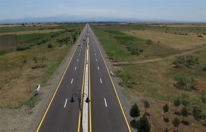 Prezident Goranboya səfər edib, yolun lentini kəsib