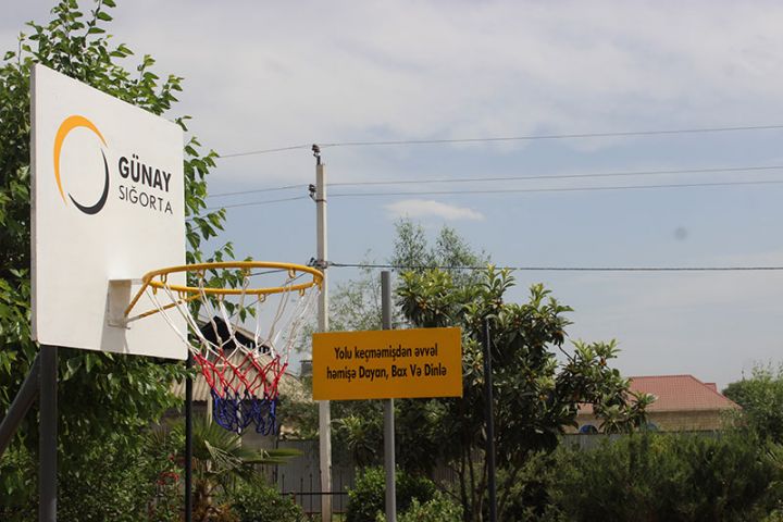 “Günay Sığorta” regiondakı uşaqlara meydança hədiyyə etdi