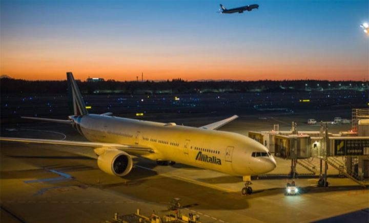 İtaliyanın ən iri aviaşirkəti birdəfəlik bağlanır