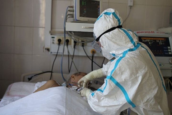 Həkim Omicron ştamının əsas əlamətini açıqlayıb