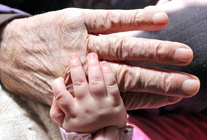 Azərbaycanda doğulanların sayı azalıb, ölənlərin sayı çoxalıb - TƏBİİ ARTIM KƏSKİN AŞAĞI DÜŞÜB