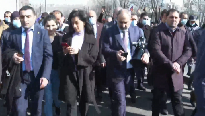 Nikol Paşinyan Ermənistanı tərk etməyəcəyini deyib