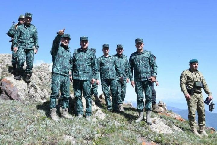 Prezidentin köməkçisi və DSX rəisi Ermənistanla sərhəddə olub