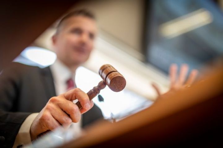 Azərbaycanda 3 bağlanmış bankın əmlakları hərraca çıxarılır