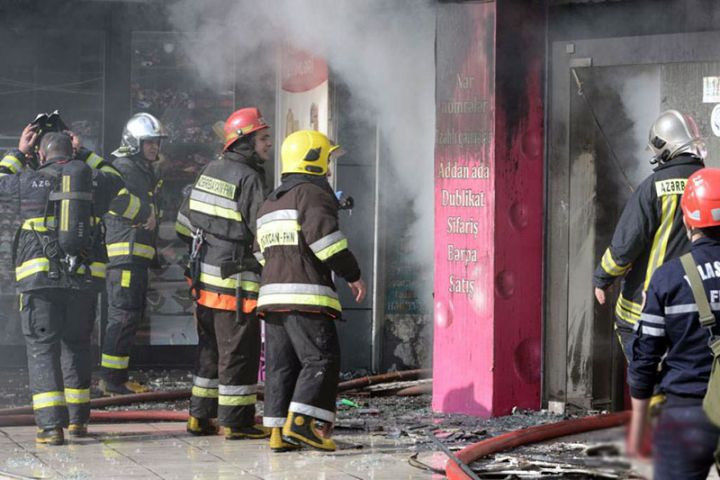 "Nərimanov"da ticarət obyektlərində baş verən yanğın söndürülüb - FOTO, VİDEO, YENİLƏNİR
