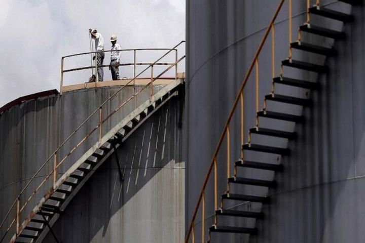 ABŞ-ın kommersiya neft ehtiyatları artıb