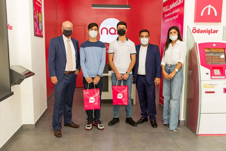 “Nar” ən yüksək bal toplamış abituriyentləri mükafatlandırdı