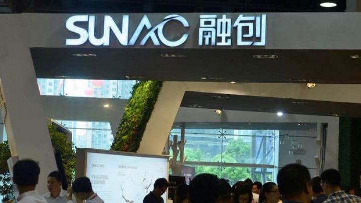 "Evergrande" böhranı daha bir şirkətə yayıldı