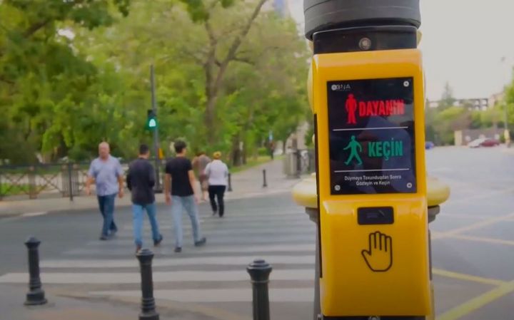 Bakıda düymə ilə idarə olunan yeni svetoforlar - VİDEO