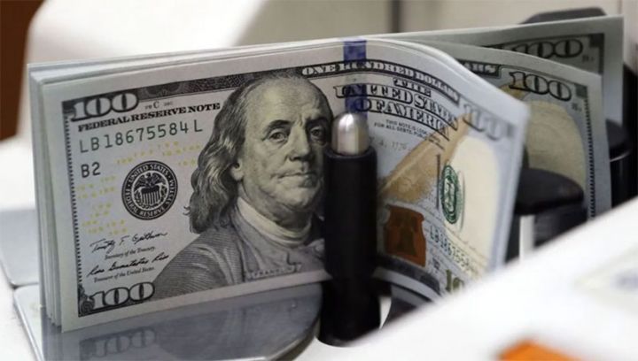 Mayda Dövlət Neft Fondunun banklara dollar satışı azalıb