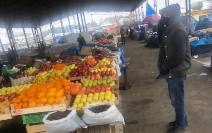 “Qərargahın icazəsi olsa da, rəis müavini bazarı bağlatdırdı”