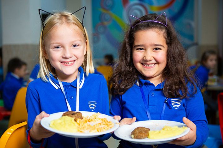 Özəl məktəb yemək xidməti satın alır