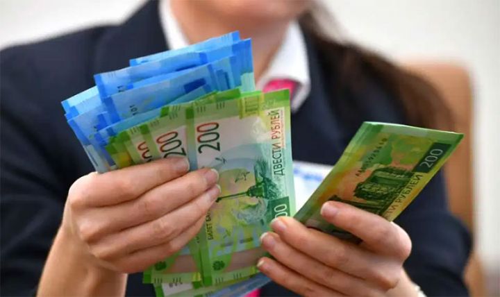 Ötən il Rusiyada orta əmək haqqı artıb