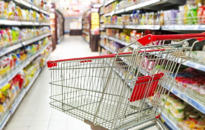 Azərbaycanda marketdə yarım milyon manatdan çox mənimsəmə olub